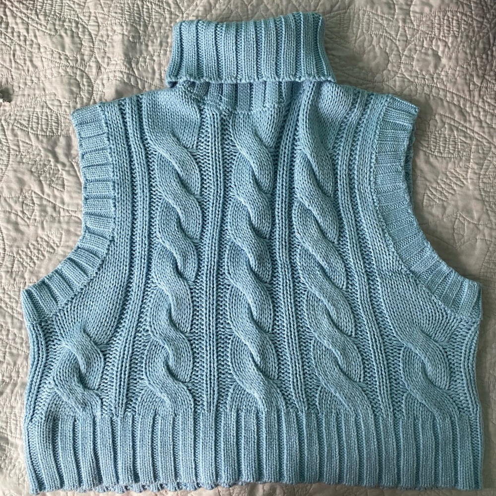 H&M turtle neck sleeveless sweater vest